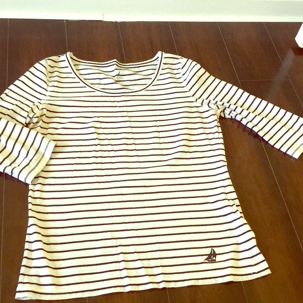 Quarter sleeve striped shirt